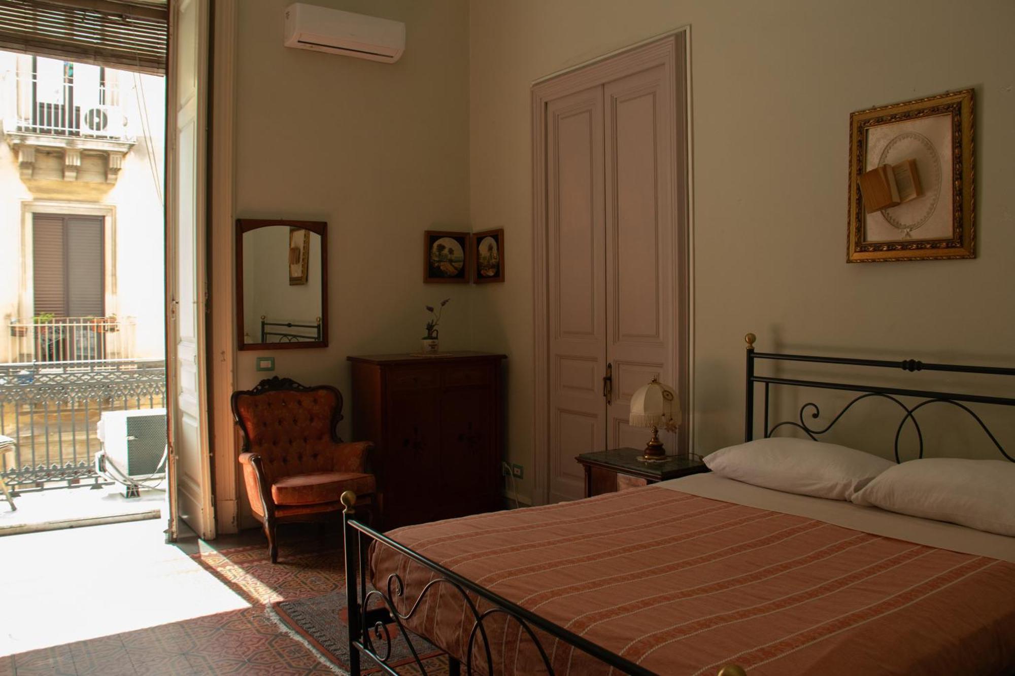Casa Verdi - House of Travelers Catania Esterno foto