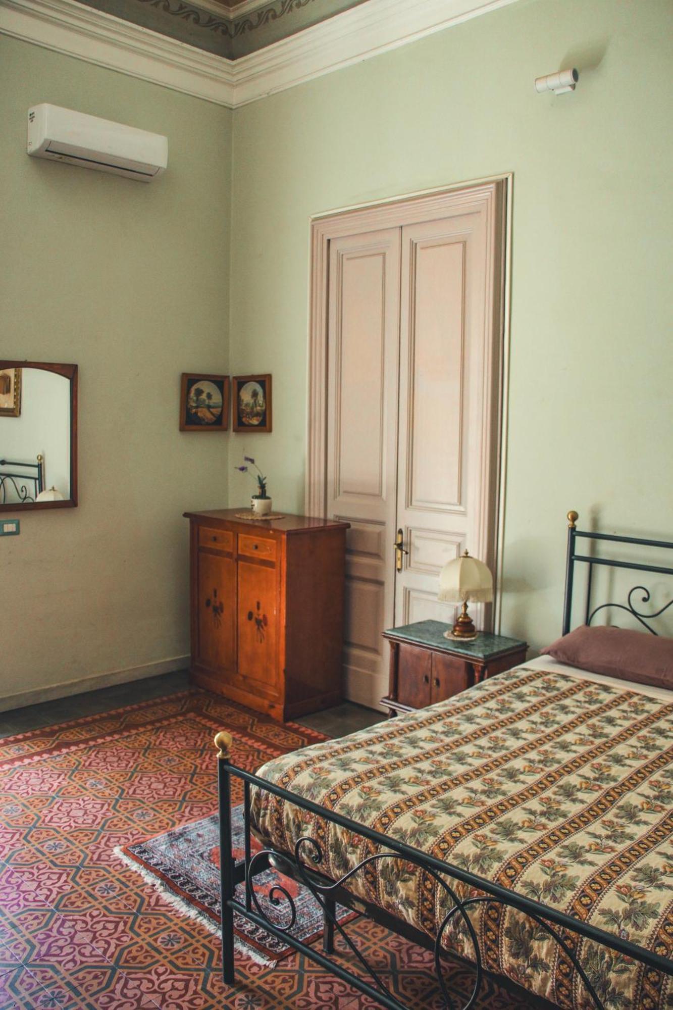 Casa Verdi - House of Travelers Catania Esterno foto