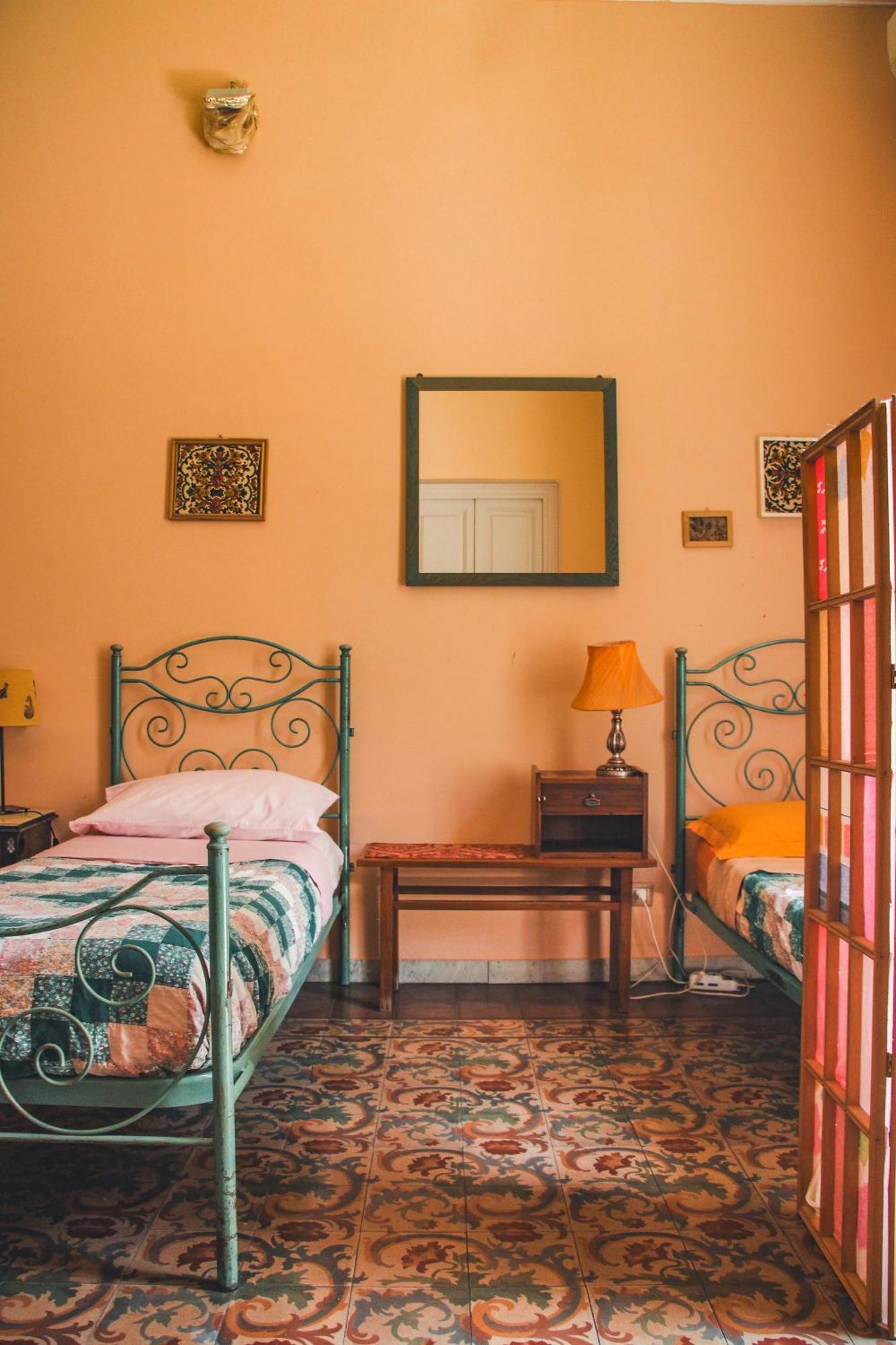 Casa Verdi - House of Travelers Catania Esterno foto
